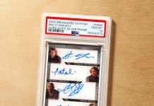 π
πππ πππΌπΏππΏ π¬ Four signatures from across the prequel galaxy on one card. This 2025 Topps Star Wars Smugglers Outpost Silver Frame Quad Autographs card β numbered 1 of 5 β features autographs from Hayden Christensen, Natalie Portman, Samuel L. Jackson, and Ewan McGregor.